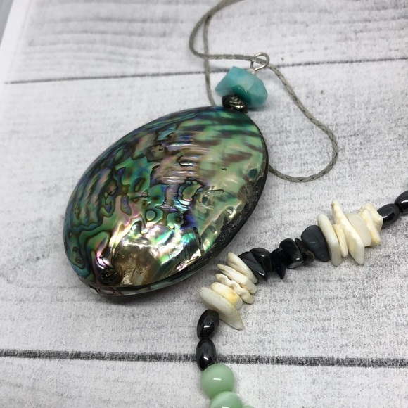 Curated bundle shell beads abalone pendant beach boho style necklaces lot of 2. - Picture 4 of 5